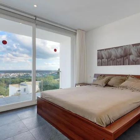 Sleeps 8 Pool Air Con Villa