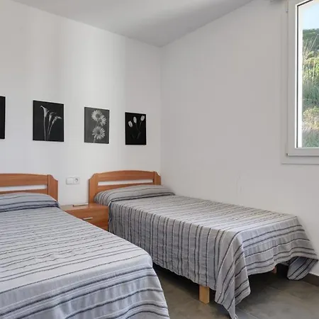 Sleeps 8 Pool Air Con Arenal d'en Castell