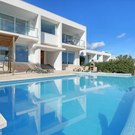 Sleeps 8 Pool Air Con *